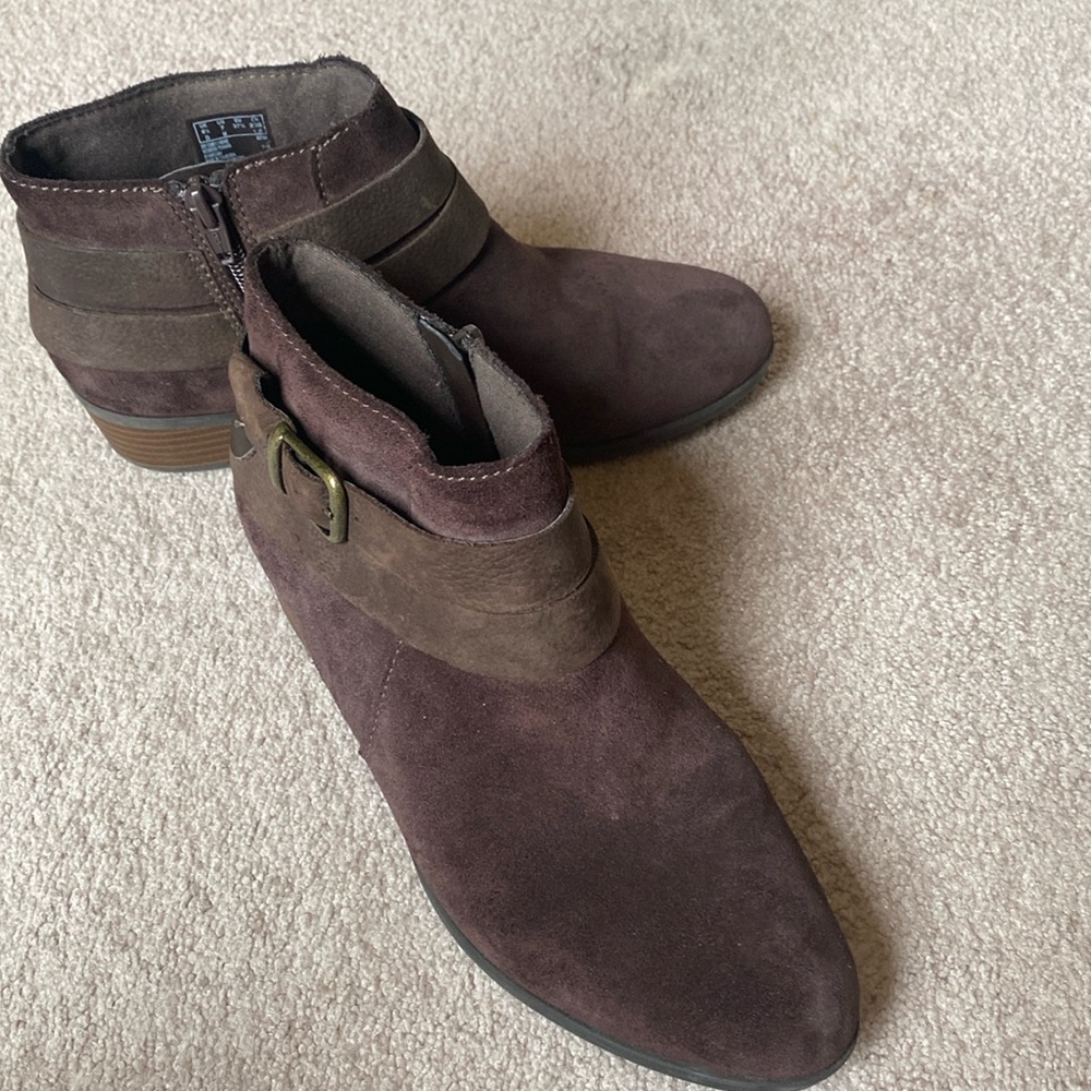 Clarks side zip buckle detail bootie, suede look, Brown size 7